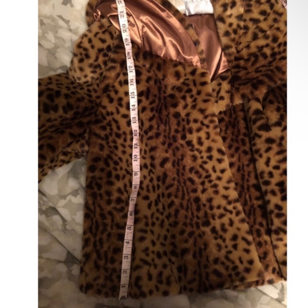 Via Leopard Print Short Coat - Picture 7 of 7
